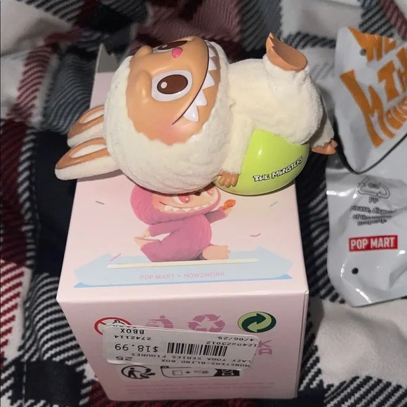 The Monsters Lazy Yoga Figure lay down authentic - Picture 2 of 4